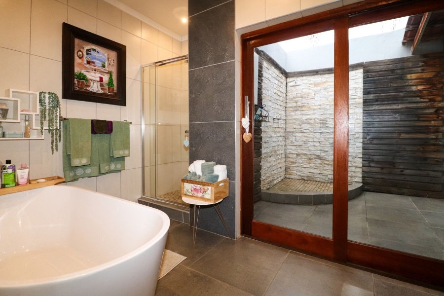 3 Bedroom Property for Sale in Flamwood North West